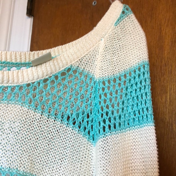 Adorable Roxy Sweater! Size Large! 🌊☀️ - Picture 7 of 7